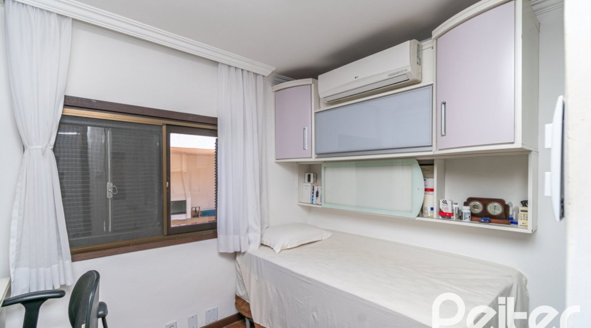 Casa à venda com 266m², 3 dormitórios, 2 suítes, 4 vagas, no bairro Jardim Isabel em Porto Alegre