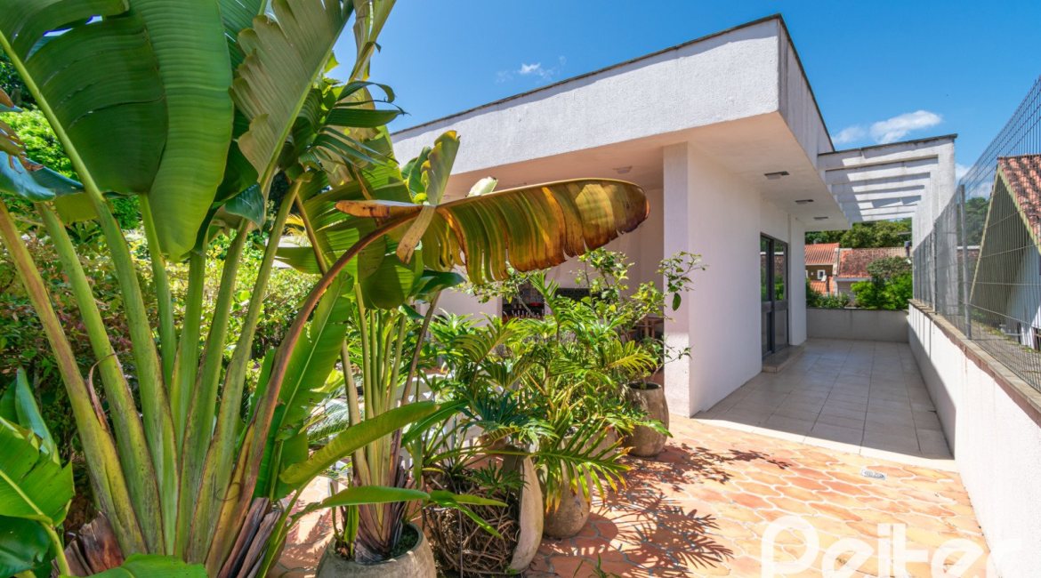 Casa à venda com 266m², 3 dormitórios, 2 suítes, 4 vagas, no bairro Jardim Isabel em Porto Alegre