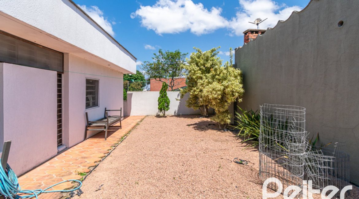 Casa à venda com 266m², 3 dormitórios, 2 suítes, 4 vagas, no bairro Jardim Isabel em Porto Alegre