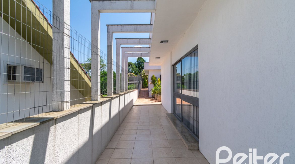 Casa à venda com 266m², 3 dormitórios, 2 suítes, 4 vagas, no bairro Jardim Isabel em Porto Alegre