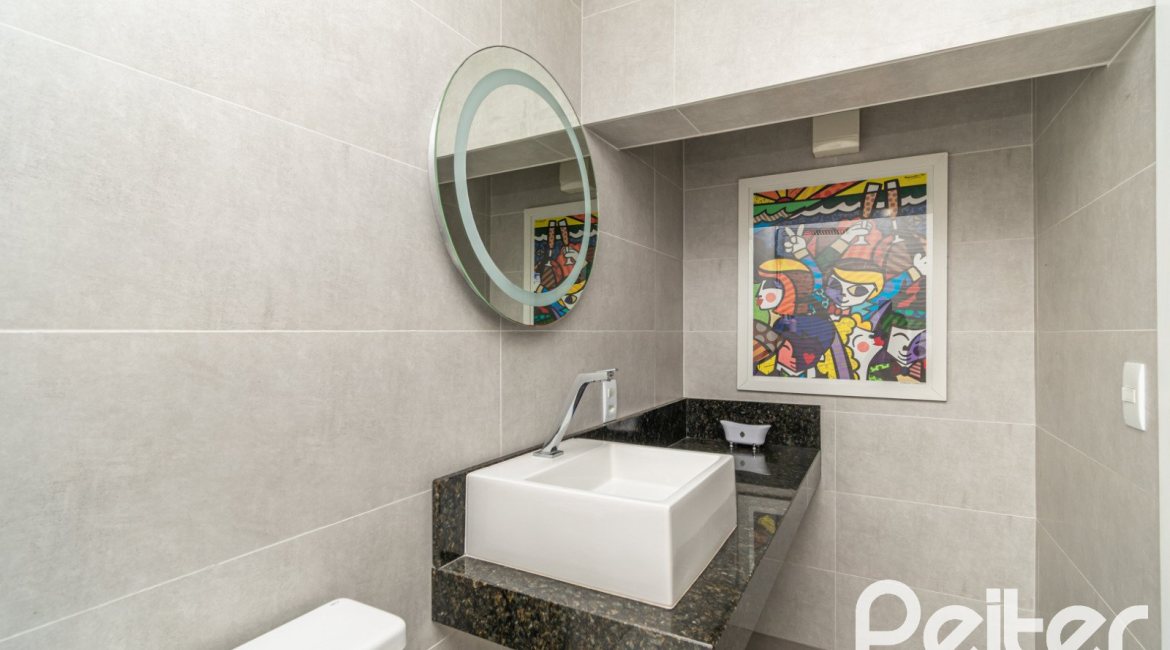 Casa à venda com 266m², 3 dormitórios, 2 suítes, 4 vagas, no bairro Jardim Isabel em Porto Alegre