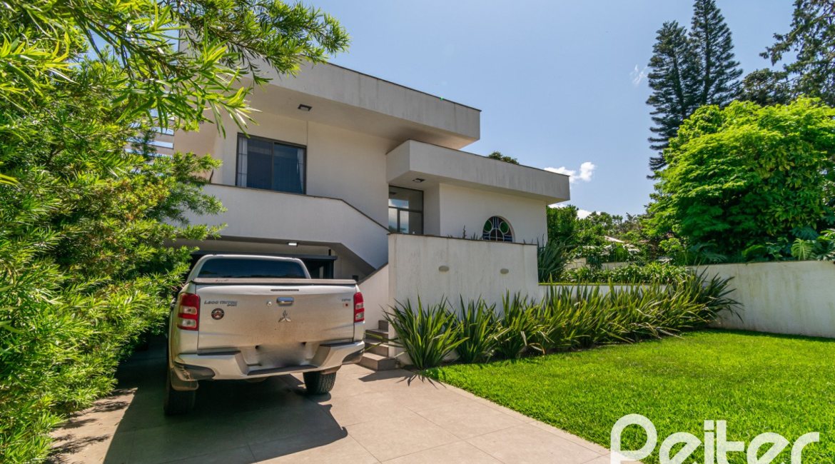 Casa à venda com 266m², 3 dormitórios, 2 suítes, 4 vagas, no bairro Jardim Isabel em Porto Alegre