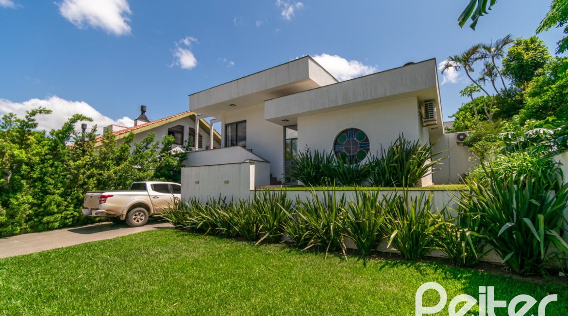 Casa à venda com 266m², 3 dormitórios, 2 suítes, 4 vagas, no bairro Jardim Isabel em Porto Alegre