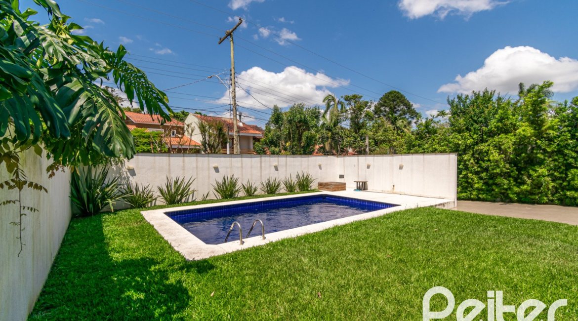 Casa à venda com 266m², 3 dormitórios, 2 suítes, 4 vagas, no bairro Jardim Isabel em Porto Alegre