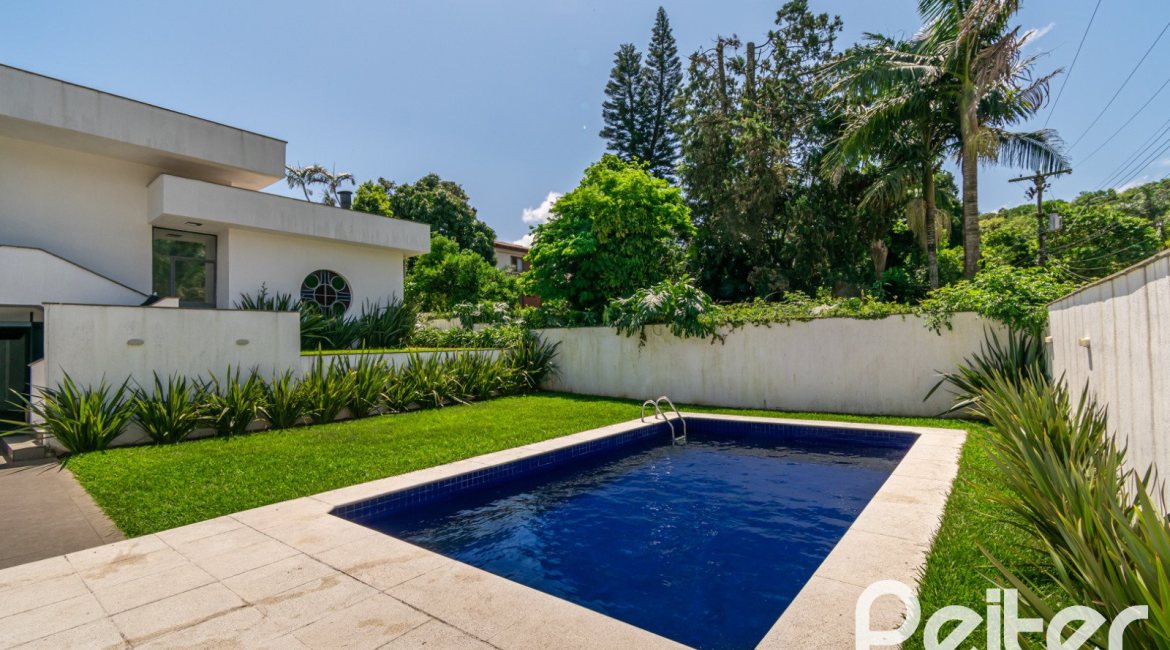 Casa à venda com 266m², 3 dormitórios, 2 suítes, 4 vagas, no bairro Jardim Isabel em Porto Alegre