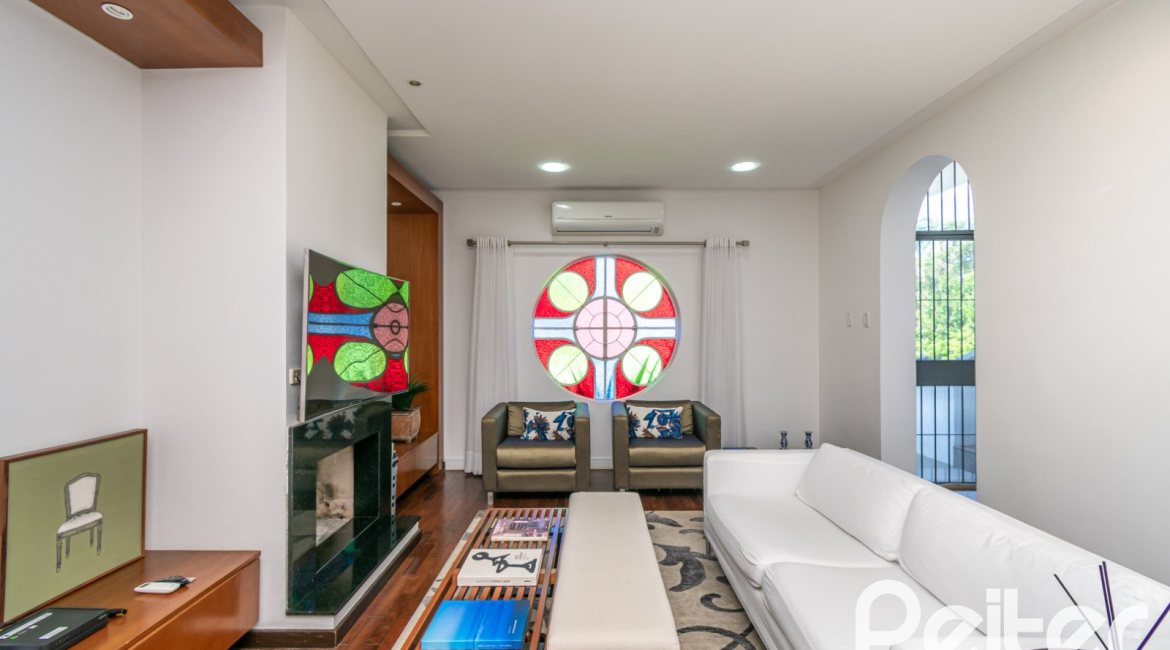 Casa à venda com 266m², 3 dormitórios, 2 suítes, 4 vagas, no bairro Jardim Isabel em Porto Alegre