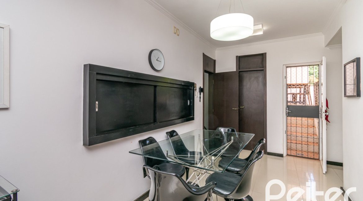 Casa à venda com 266m², 3 dormitórios, 2 suítes, 4 vagas, no bairro Jardim Isabel em Porto Alegre