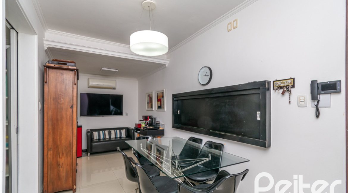 Casa à venda com 266m², 3 dormitórios, 2 suítes, 4 vagas, no bairro Jardim Isabel em Porto Alegre