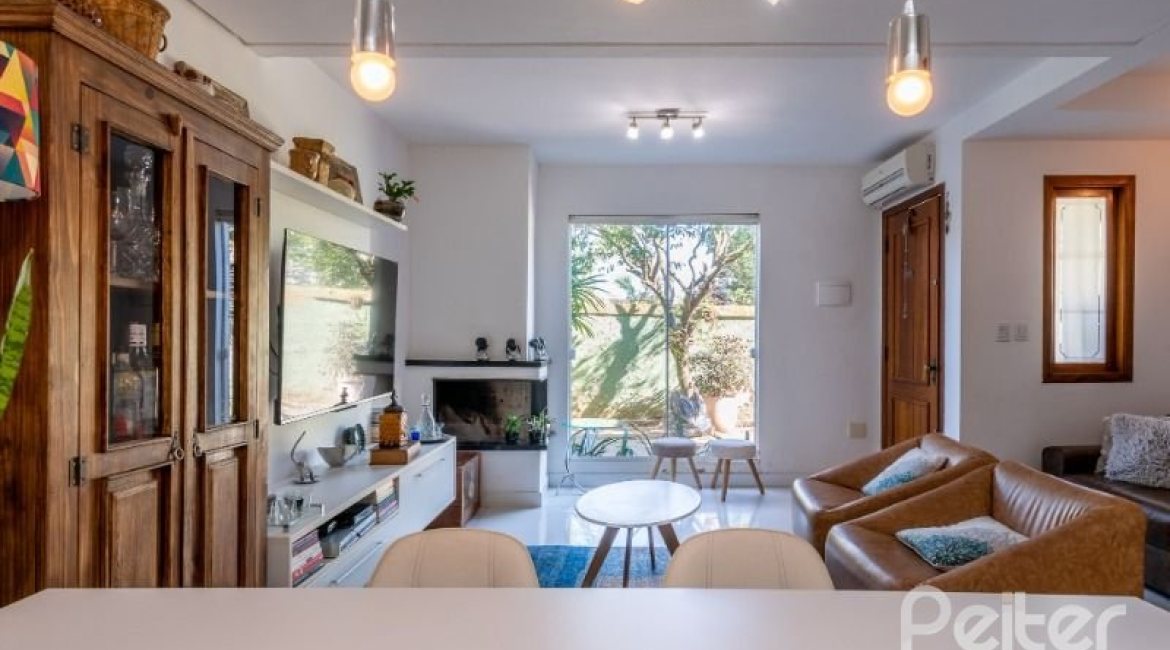 Casa em Condomínio à venda com 145m², 3 dormitórios, 1 suíte, 2 vagas, no bairro Ipanema em Porto Alegre