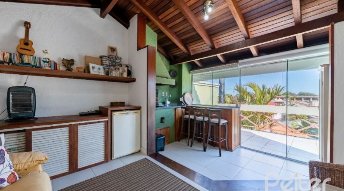 Casa em Condomínio à venda com 145m², 3 dormitórios, 1 suíte, 2 vagas, no bairro Ipanema em Porto Alegre