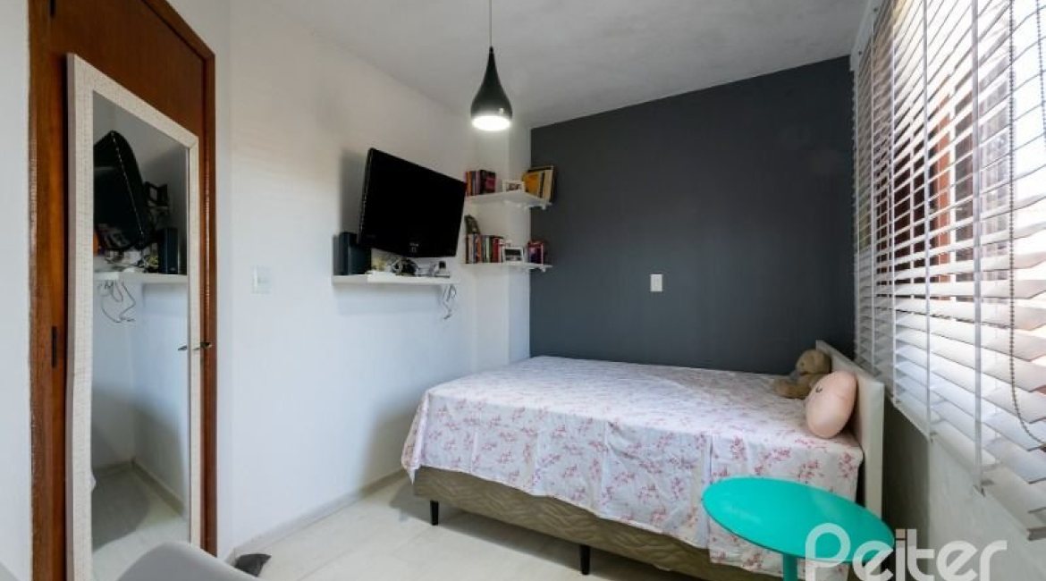 Casa em Condomínio à venda com 145m², 3 dormitórios, 1 suíte, 2 vagas, no bairro Ipanema em Porto Alegre