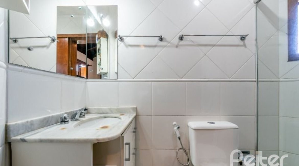 Casa em Condomínio à venda com 145m², 3 dormitórios, 1 suíte, 2 vagas, no bairro Ipanema em Porto Alegre