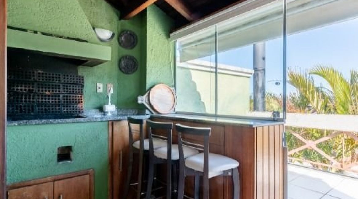 Casa em Condomínio à venda com 145m², 3 dormitórios, 1 suíte, 2 vagas, no bairro Ipanema em Porto Alegre