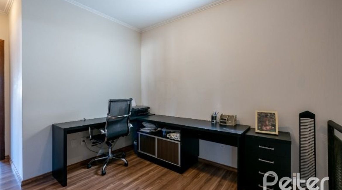 Casa em Condomínio à venda com 219m², 3 dormitórios, 1 suíte, 3 vagas, no bairro Tristeza em Porto Alegre