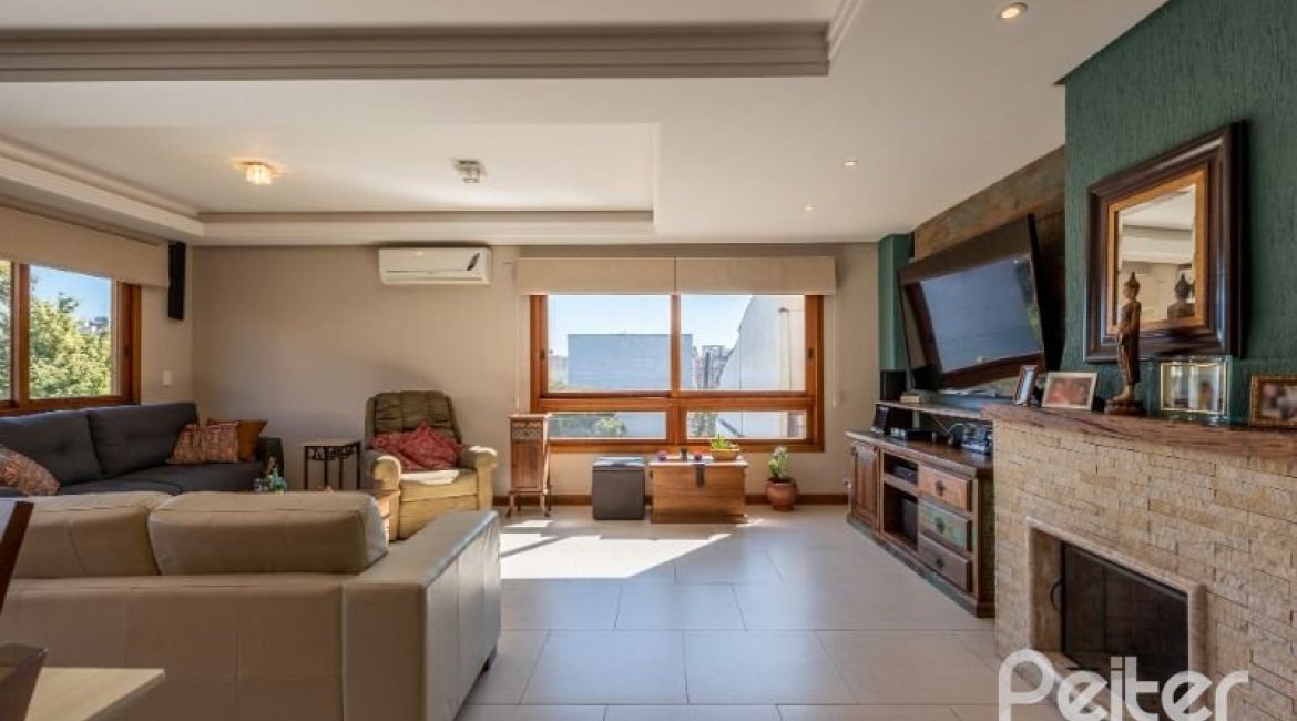 Casa em Condomínio à venda com 219m², 3 dormitórios, 1 suíte, 3 vagas, no bairro Tristeza em Porto Alegre