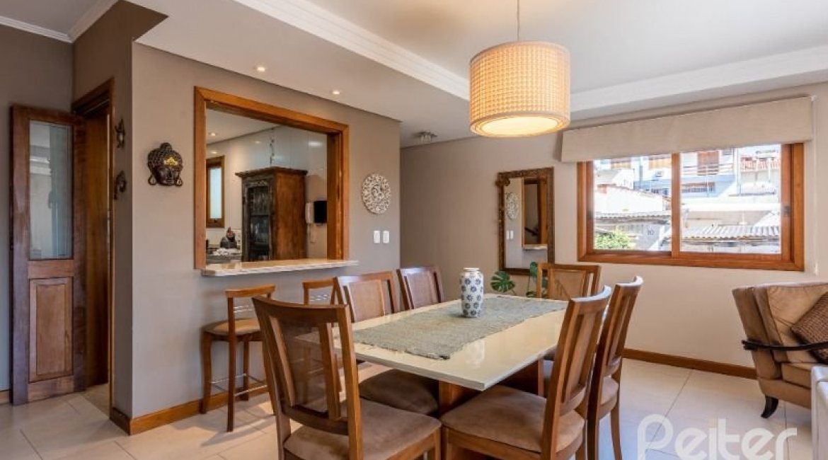 Casa em Condomínio à venda com 219m², 3 dormitórios, 1 suíte, 3 vagas, no bairro Tristeza em Porto Alegre