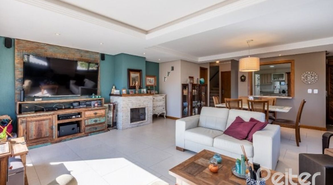 Casa em Condomínio à venda com 219m², 3 dormitórios, 1 suíte, 3 vagas, no bairro Tristeza em Porto Alegre