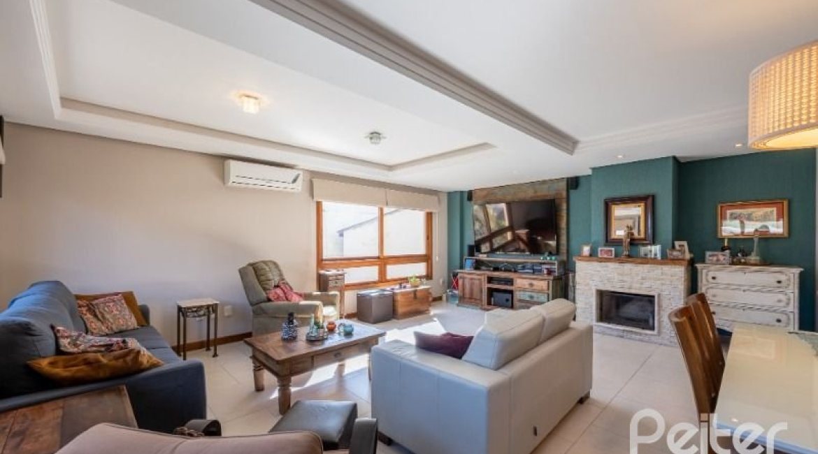 Casa em Condomínio à venda com 219m², 3 dormitórios, 1 suíte, 3 vagas, no bairro Tristeza em Porto Alegre