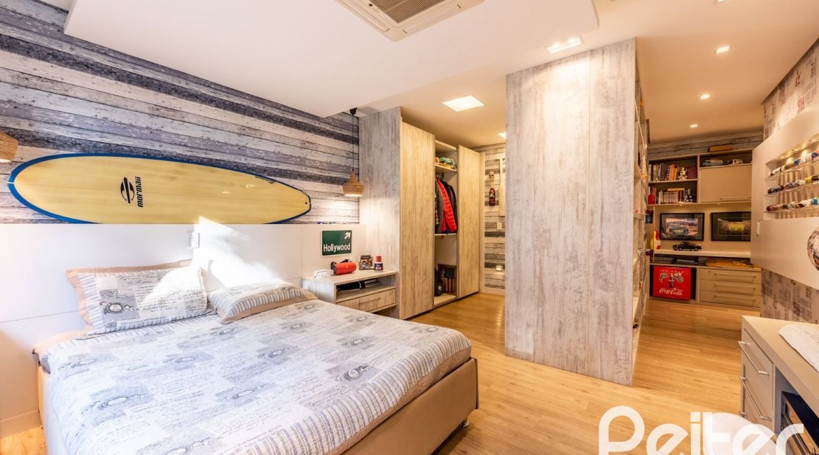 Casa em Condomínio à venda com 568m², 4 dormitórios, 4 suítes, 5 vagas, no bairro Pedra Redonda em PORTO ALEGRE