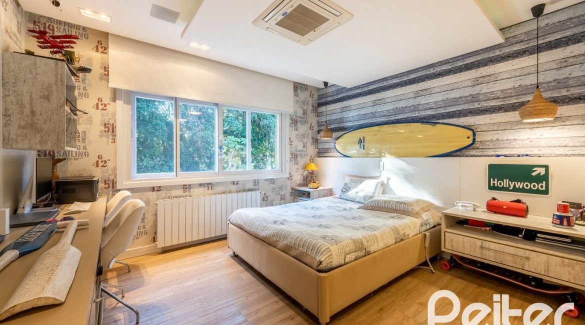 Casa em Condomínio à venda com 568m², 4 dormitórios, 4 suítes, 5 vagas, no bairro Pedra Redonda em PORTO ALEGRE
