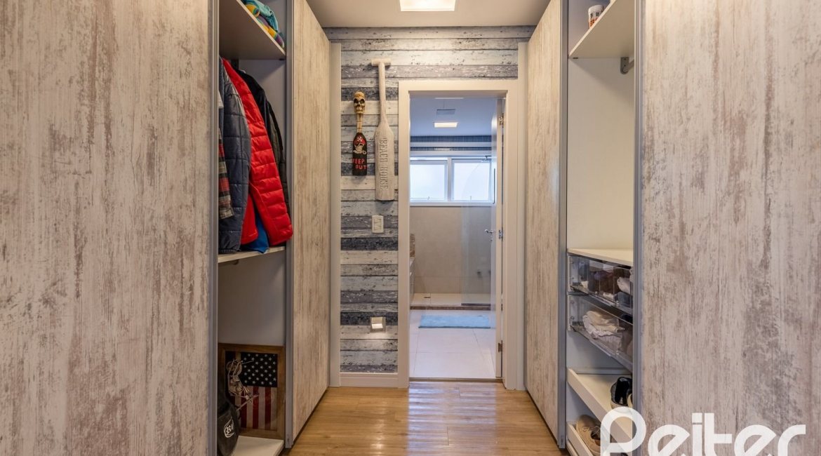 Casa em Condomínio à venda com 568m², 4 dormitórios, 4 suítes, 5 vagas, no bairro Pedra Redonda em PORTO ALEGRE