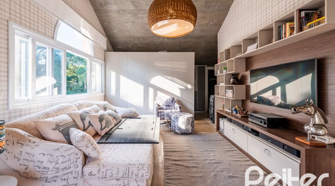 Casa em Condomínio à venda com 568m², 4 dormitórios, 4 suítes, 5 vagas, no bairro Pedra Redonda em PORTO ALEGRE