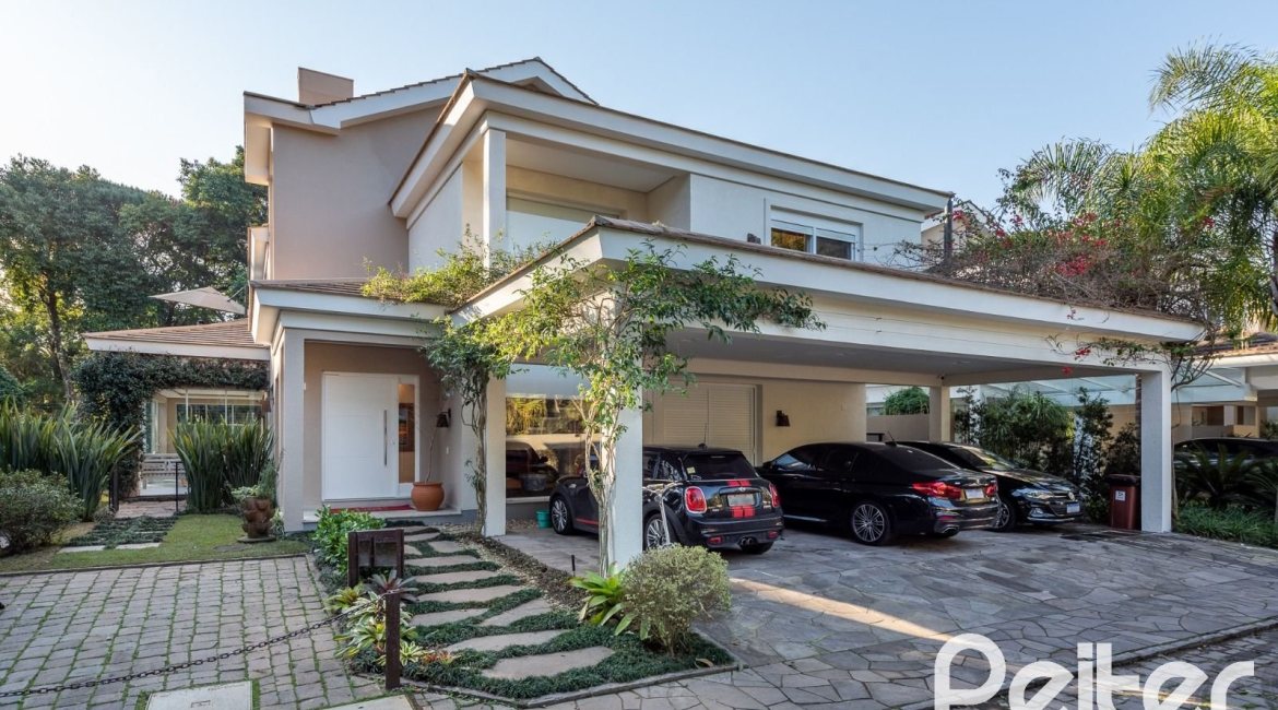 Casa em Condomínio à venda com 568m², 4 dormitórios, 4 suítes, 5 vagas, no bairro Pedra Redonda em PORTO ALEGRE