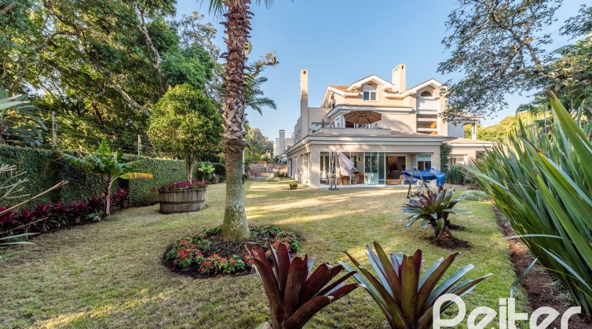 Casa em Condomínio à venda com 568m², 4 dormitórios, 4 suítes, 5 vagas, no bairro Pedra Redonda em PORTO ALEGRE