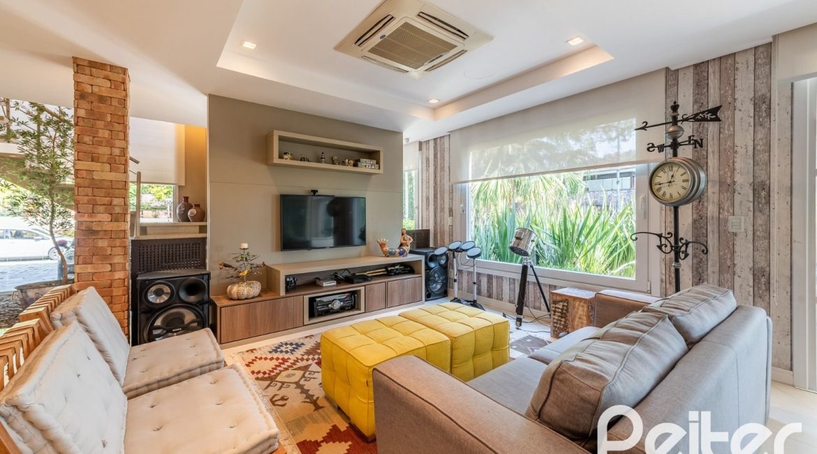 Casa em Condomínio à venda com 568m², 4 dormitórios, 4 suítes, 5 vagas, no bairro Pedra Redonda em PORTO ALEGRE