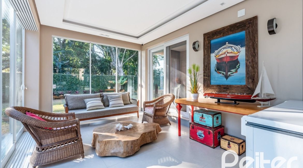 Casa em Condomínio à venda com 568m², 4 dormitórios, 4 suítes, 5 vagas, no bairro Pedra Redonda em PORTO ALEGRE