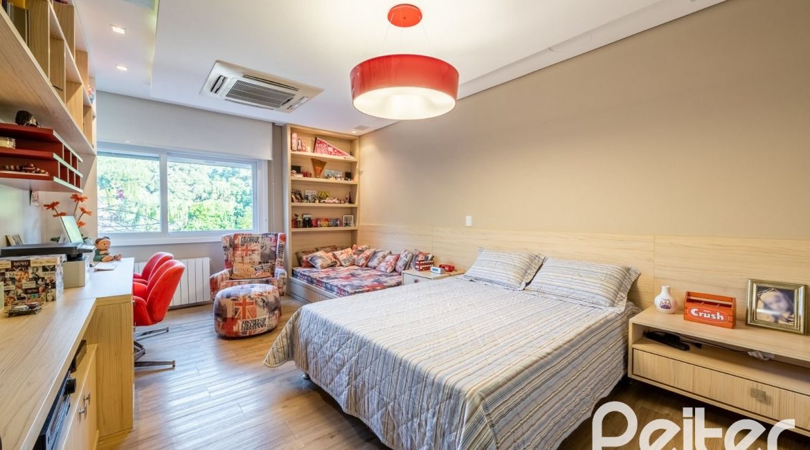 Casa em Condomínio à venda com 568m², 4 dormitórios, 4 suítes, 5 vagas, no bairro Pedra Redonda em PORTO ALEGRE