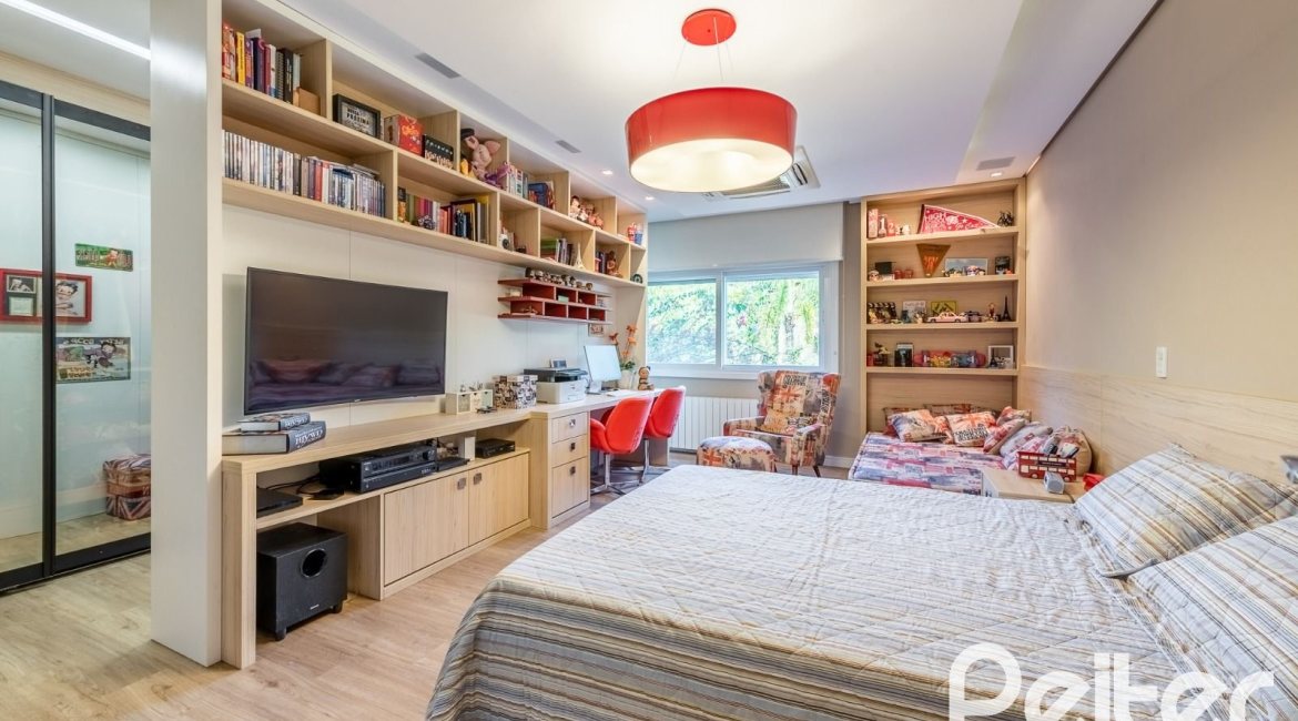 Casa em Condomínio à venda com 568m², 4 dormitórios, 4 suítes, 5 vagas, no bairro Pedra Redonda em PORTO ALEGRE