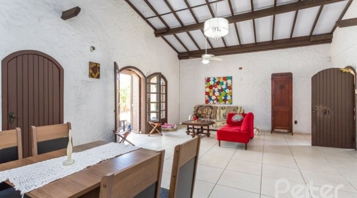 Casa à venda com 361m², 4 dormitórios, 1 suíte, 3 vagas, no bairro Vila Assunção em Porto Alegre