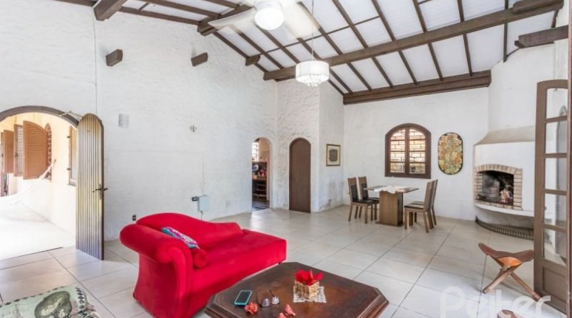 Casa à venda com 361m², 4 dormitórios, 1 suíte, 3 vagas, no bairro Vila Assunção em Porto Alegre