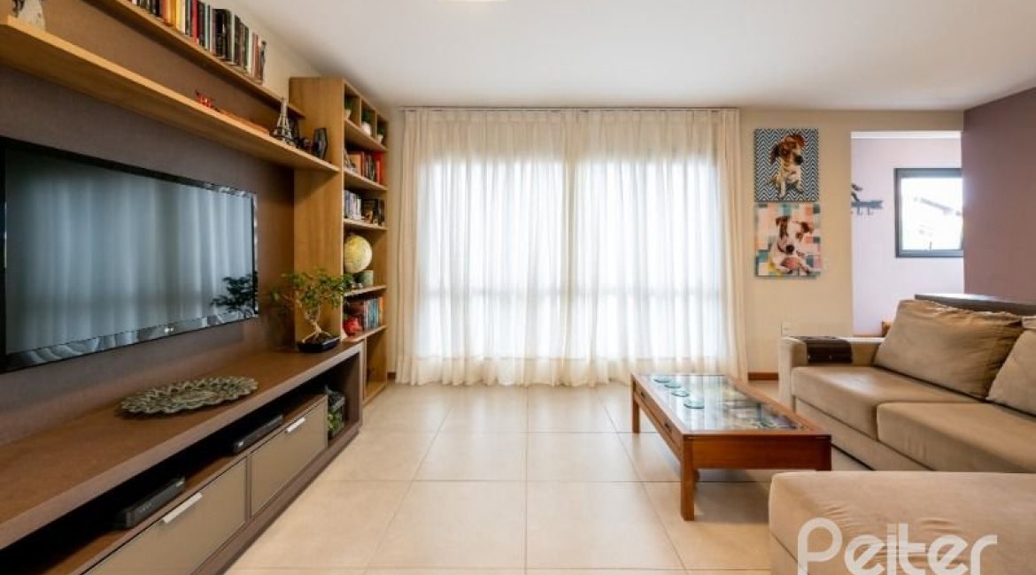 Casa em Condomínio à venda com 211m², 3 dormitórios, 1 suíte, 2 vagas, no bairro Tristeza em Porto Alegre