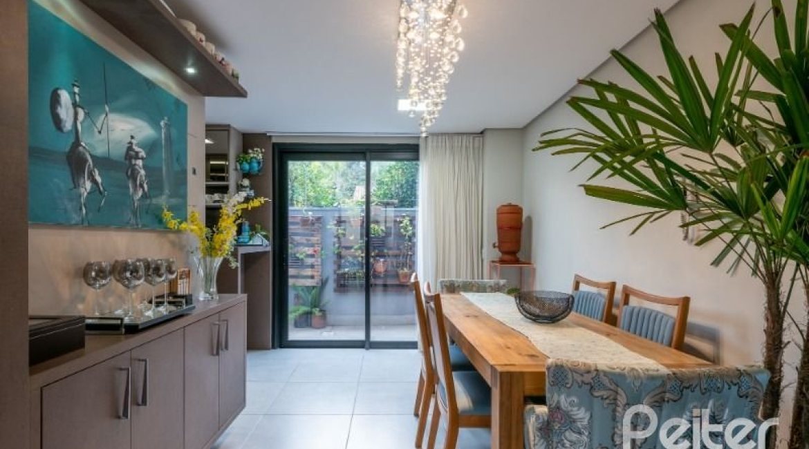 Casa em Condomínio à venda com 211m², 3 dormitórios, 1 suíte, 2 vagas, no bairro Tristeza em Porto Alegre