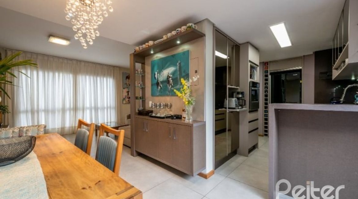 Casa em Condomínio à venda com 211m², 3 dormitórios, 1 suíte, 2 vagas, no bairro Tristeza em Porto Alegre