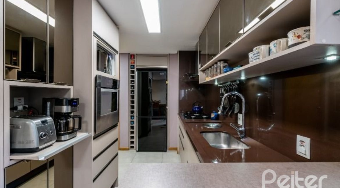 Casa em Condomínio à venda com 211m², 3 dormitórios, 1 suíte, 2 vagas, no bairro Tristeza em Porto Alegre