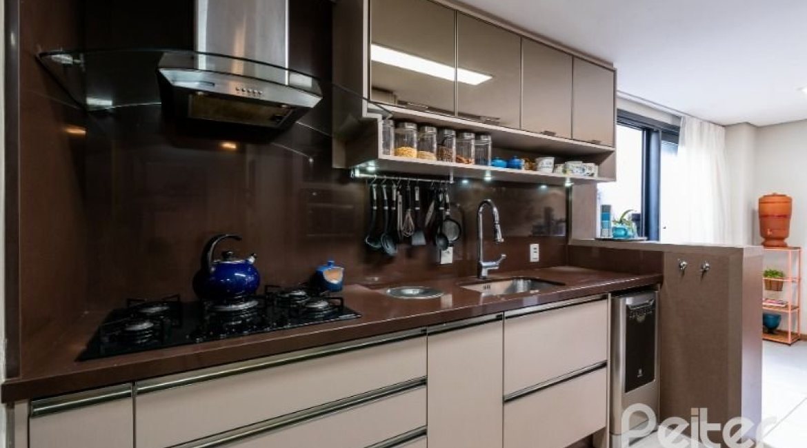 Casa em Condomínio à venda com 211m², 3 dormitórios, 1 suíte, 2 vagas, no bairro Tristeza em Porto Alegre