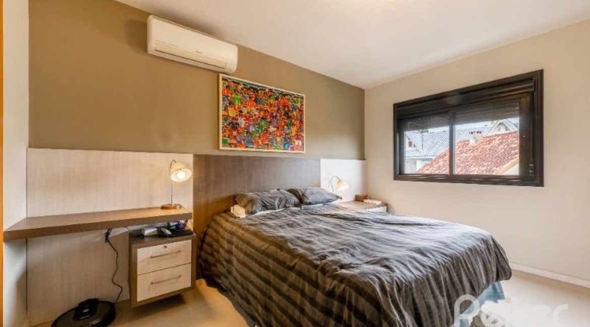 Casa em Condomínio à venda com 211m², 3 dormitórios, 1 suíte, 2 vagas, no bairro Tristeza em Porto Alegre