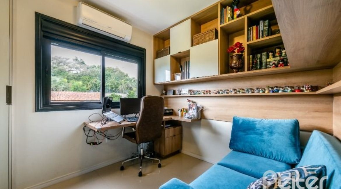 Casa em Condomínio à venda com 211m², 3 dormitórios, 1 suíte, 2 vagas, no bairro Tristeza em Porto Alegre