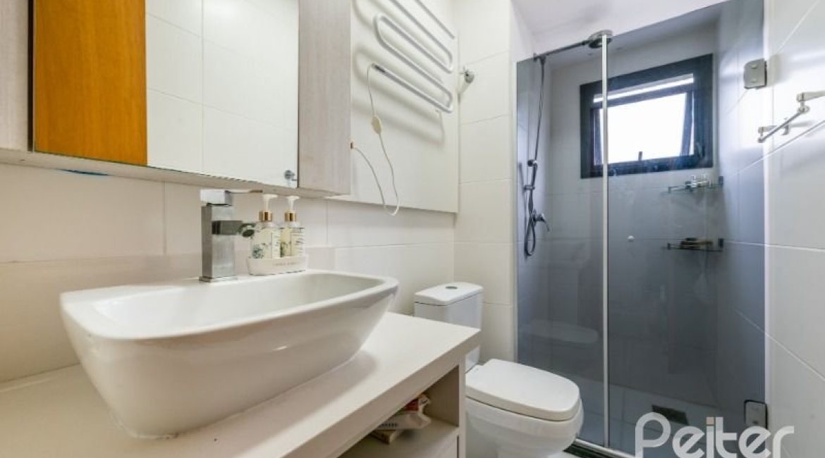 Casa em Condomínio à venda com 211m², 3 dormitórios, 1 suíte, 2 vagas, no bairro Tristeza em Porto Alegre