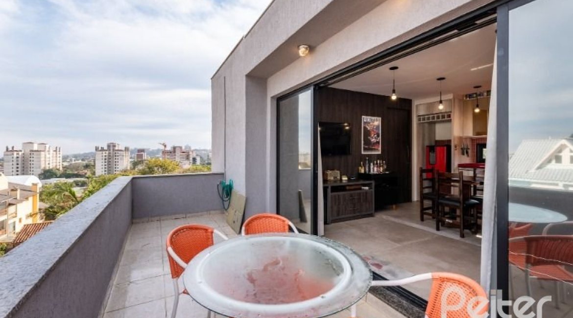 Casa em Condomínio à venda com 211m², 3 dormitórios, 1 suíte, 2 vagas, no bairro Tristeza em Porto Alegre