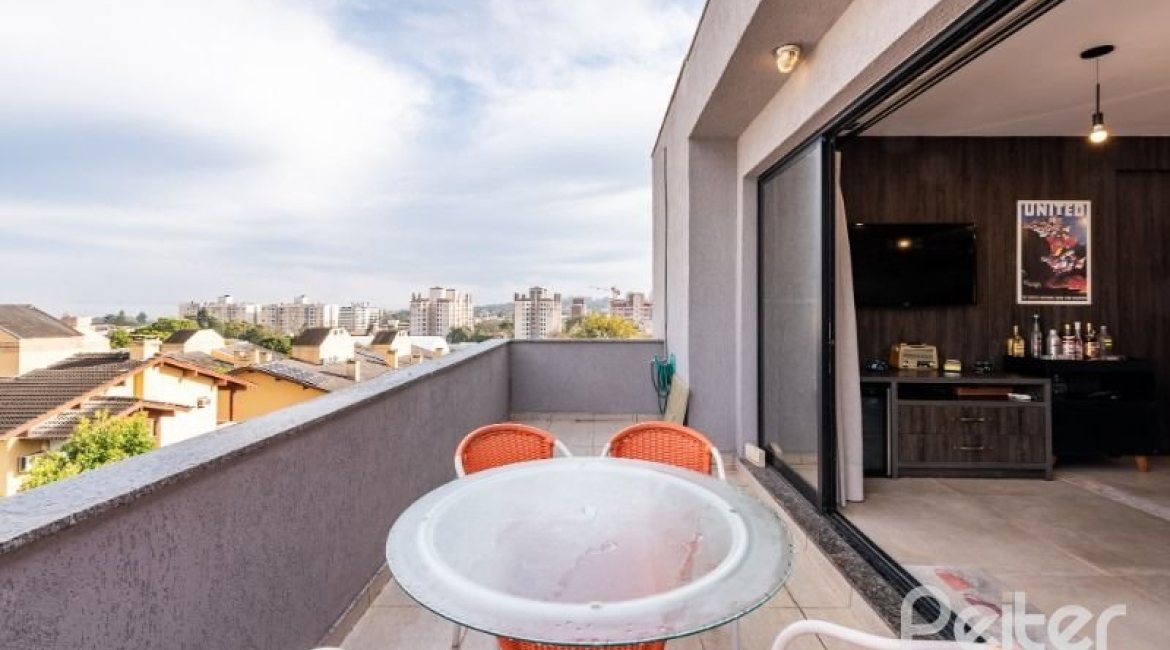 Casa em Condomínio à venda com 211m², 3 dormitórios, 1 suíte, 2 vagas, no bairro Tristeza em Porto Alegre