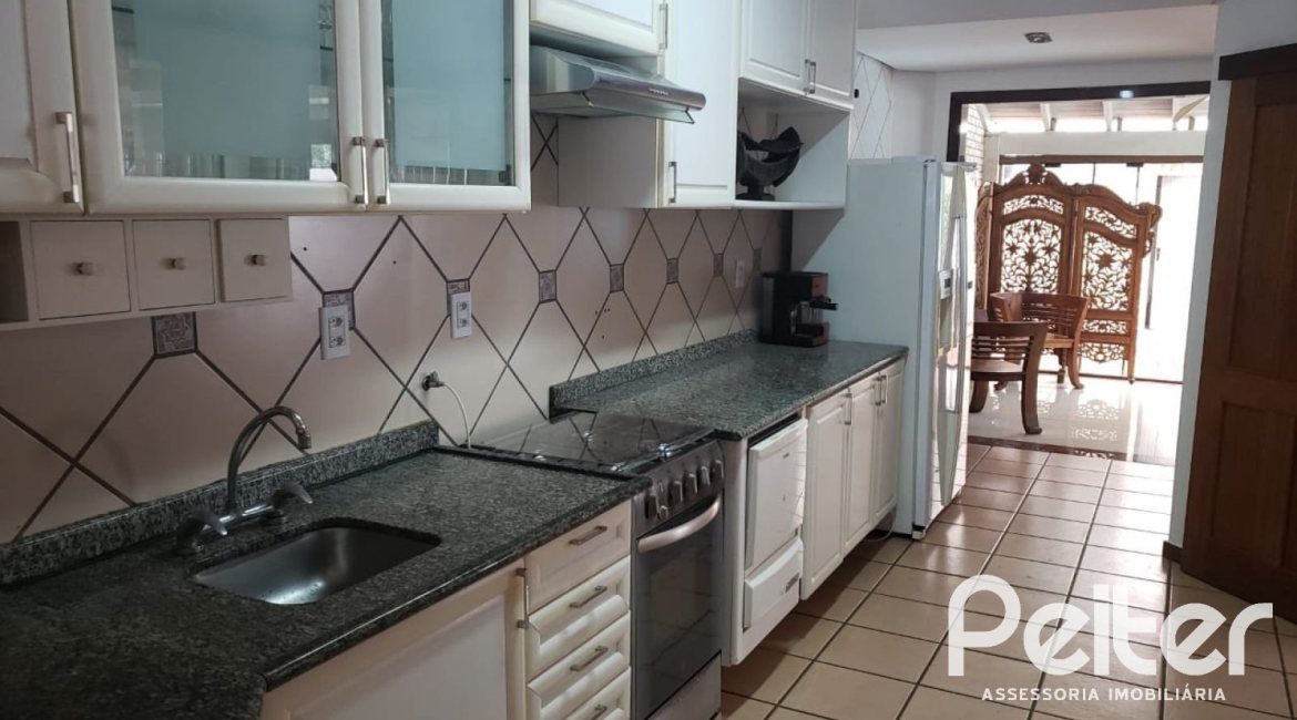 Casa em Condomínio à venda com 300m², 3 dormitórios, 3 suítes, 3 vagas, no bairro Ipanema em Porto Alegre