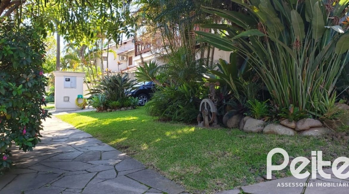 Casa em Condomínio à venda com 300m², 3 dormitórios, 3 suítes, 3 vagas, no bairro Ipanema em Porto Alegre