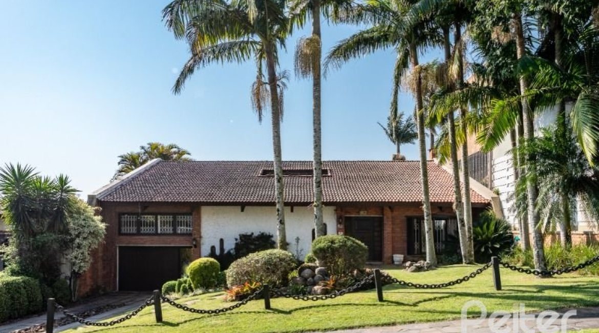 Casa à venda com 365m², 4 dormitórios, 3 suítes, 4 vagas, no bairro Vila Assunção em Porto Alegre