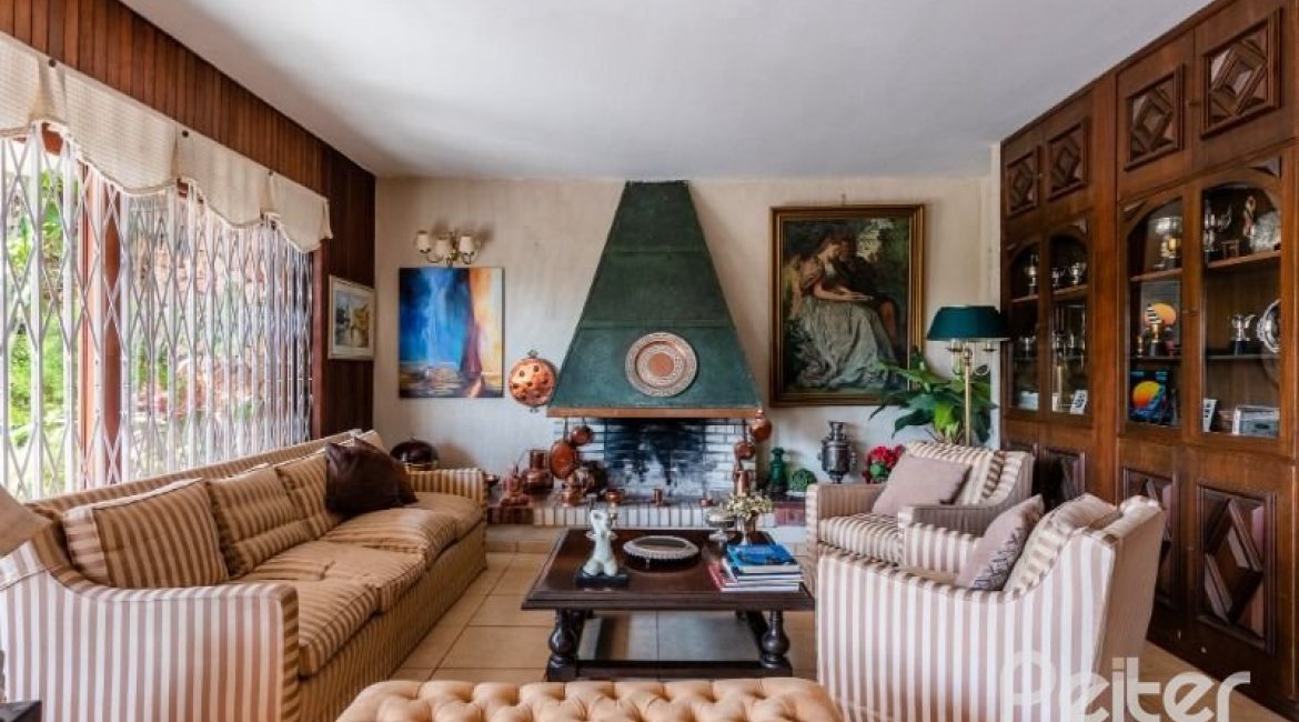 Casa à venda com 365m², 4 dormitórios, 3 suítes, 4 vagas, no bairro Vila Assunção em Porto Alegre