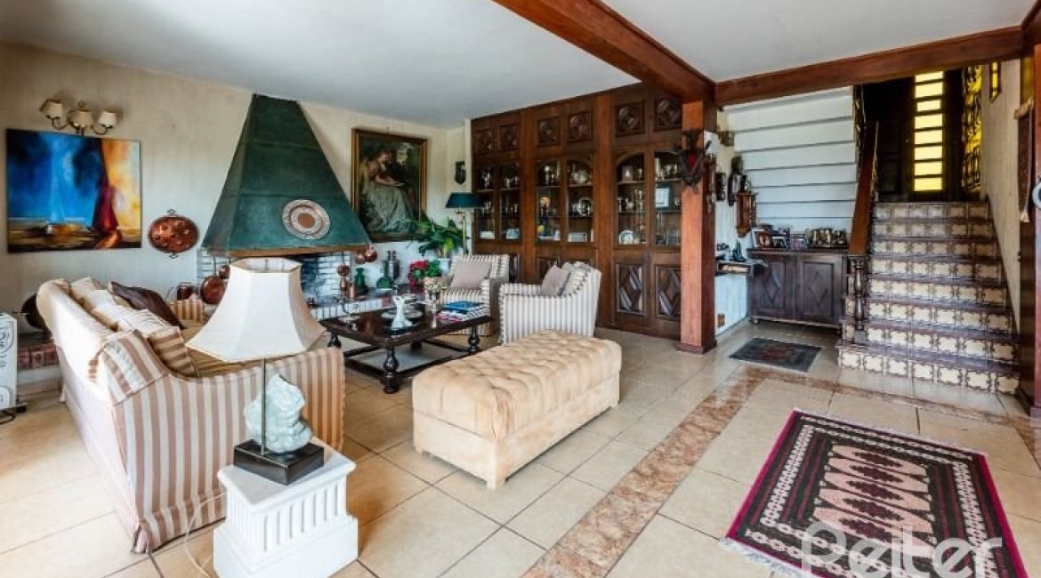 Casa à venda com 365m², 4 dormitórios, 3 suítes, 4 vagas, no bairro Vila Assunção em Porto Alegre