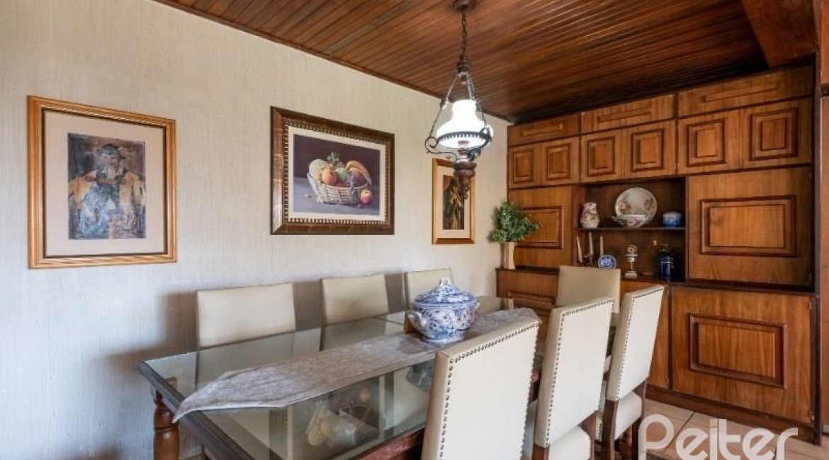 Casa à venda com 365m², 4 dormitórios, 3 suítes, 4 vagas, no bairro Vila Assunção em Porto Alegre